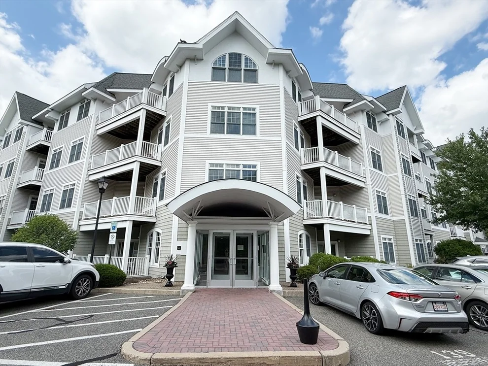 Unit for sale at 614 Pond St, Braintree, MA 02184