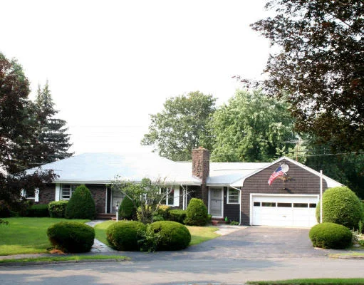 Unit for sale at 2 Alpine Cir, Wakefield, MA 01880