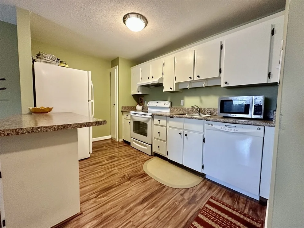 Unit for sale at 14-B Mayberry Dr, Westborough, MA 01581