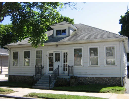 Unit for sale at 6 Elm Ave, Salem, MA 01970
