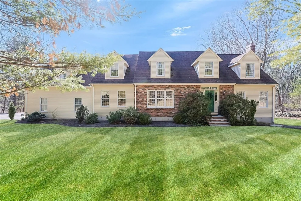 Unit for sale at 10 Bullard Ln, Millis, MA 02054