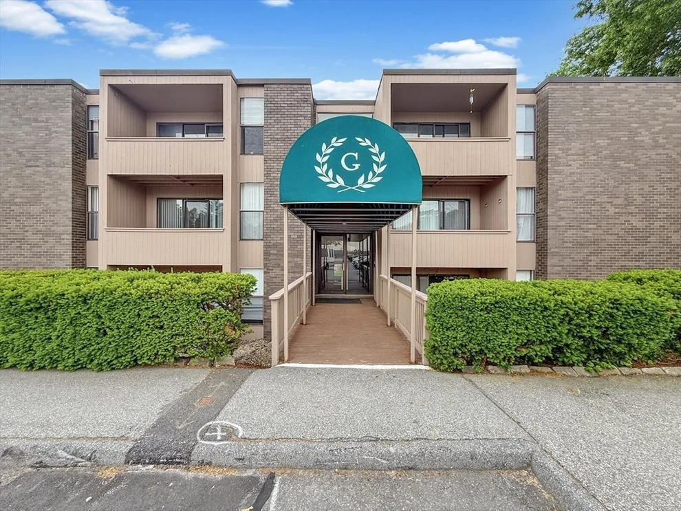 Unit for sale at 22 Shrewsbury Green Dr, Shrewsbury, MA 01545