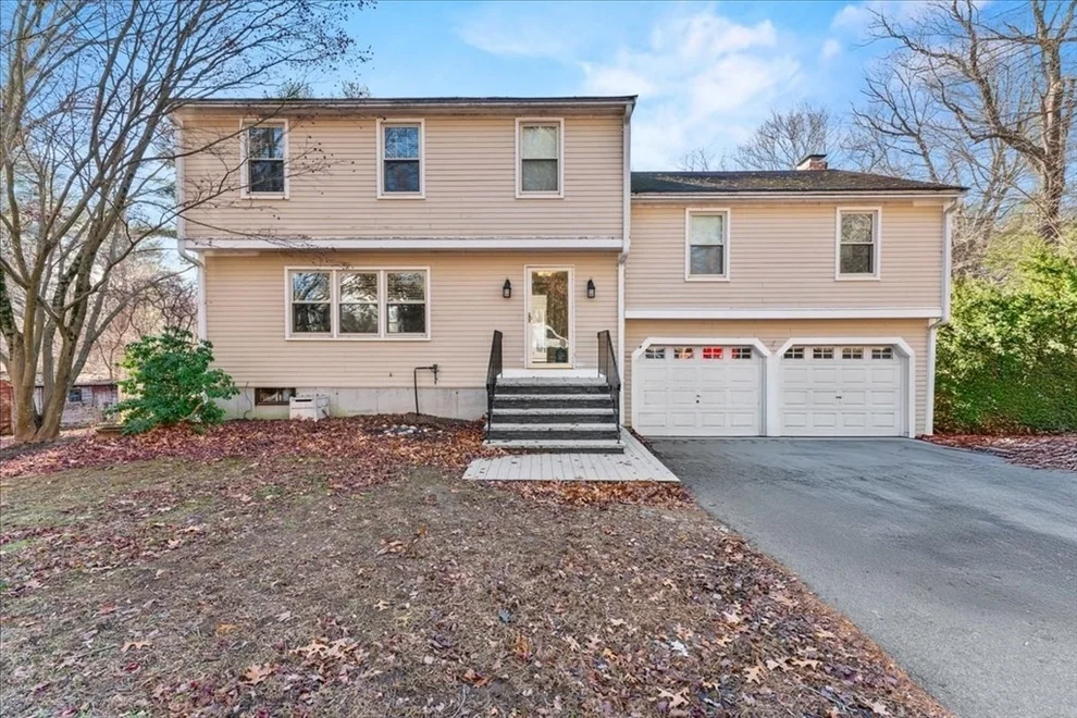 Unit for sale at 720 Grove St, Norwell, MA 02061