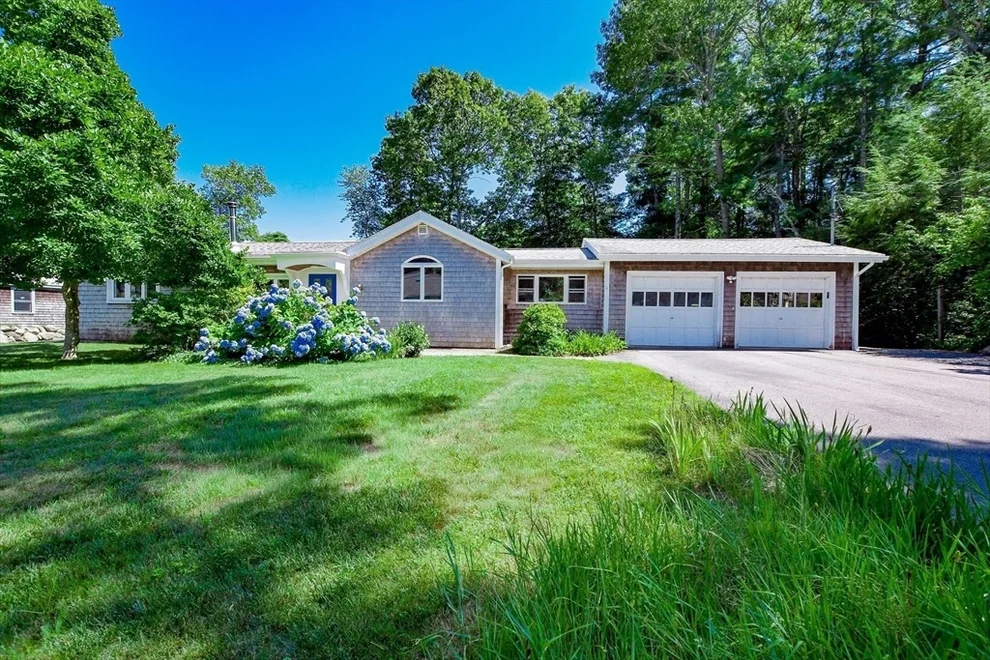 Unit for sale at 14 Crapo Street, Marion, MA 02738