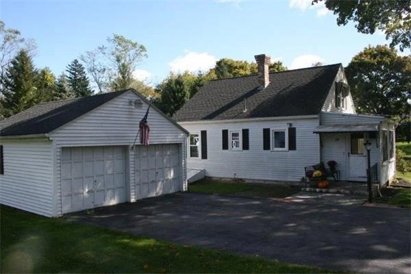 Unit for sale at 680 Pleasant St, Franklin, MA 02038