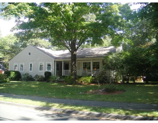 Unit for sale at 4 Linwood Rd, Wellesley, MA 02481