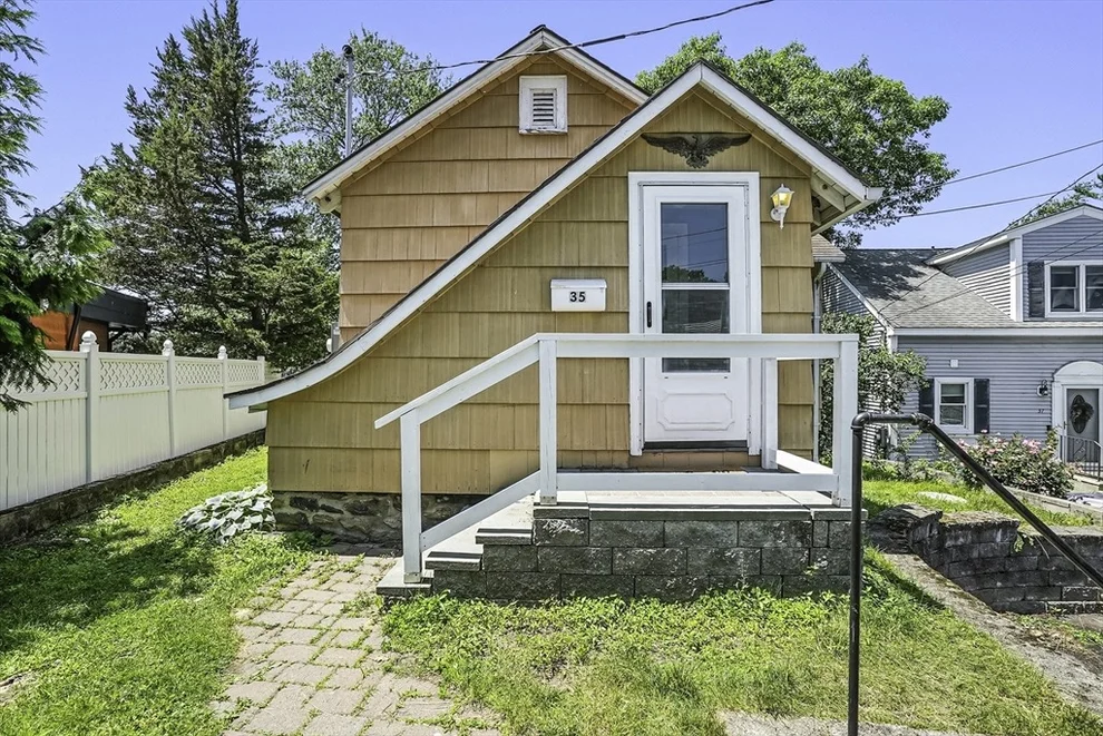 Unit for sale at 35 Canna Drive, Shrewsbury, MA 01545