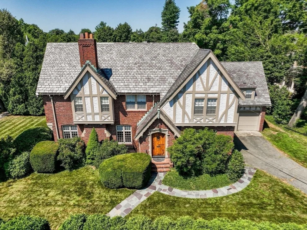 Unit for sale at 989 Centre St, Newton, MA 02459