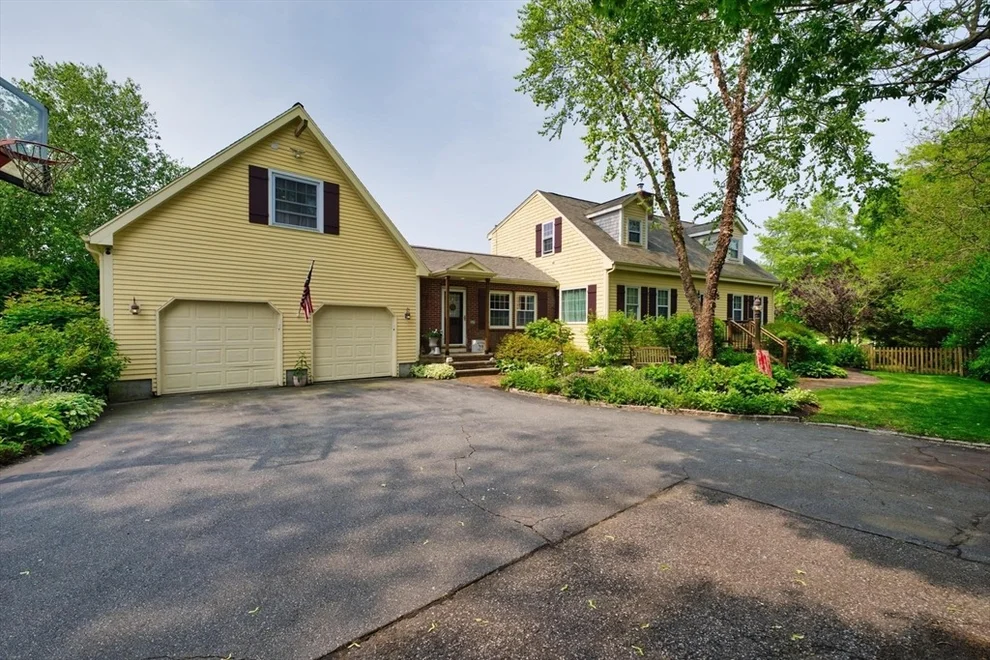 Unit for sale at 701 Prospect St, Somerset, MA 02726