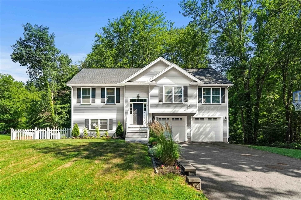 Unit for sale at 45 Folly Mill Rd, Salisbury, MA 01952