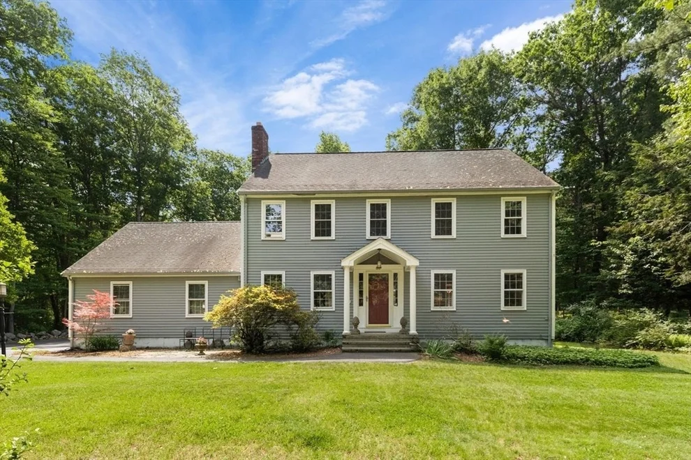 Unit for sale at 83 Willow Ridge Rd, North Andover, MA 01845