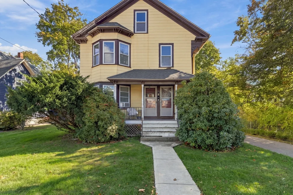 Unit for sale at 562 Newport Ave, Attleboro, MA 02703
