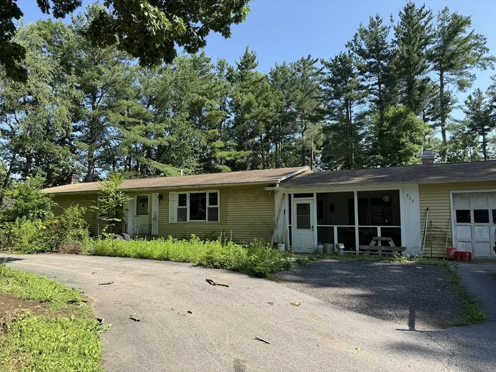 Unit for sale at 933 Wauwinet Rd, Barre, MA 01005