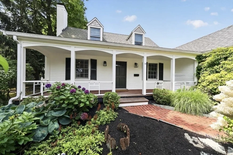 Unit for sale at 14 Bradley Woods Dr, Hingham, MA 02043