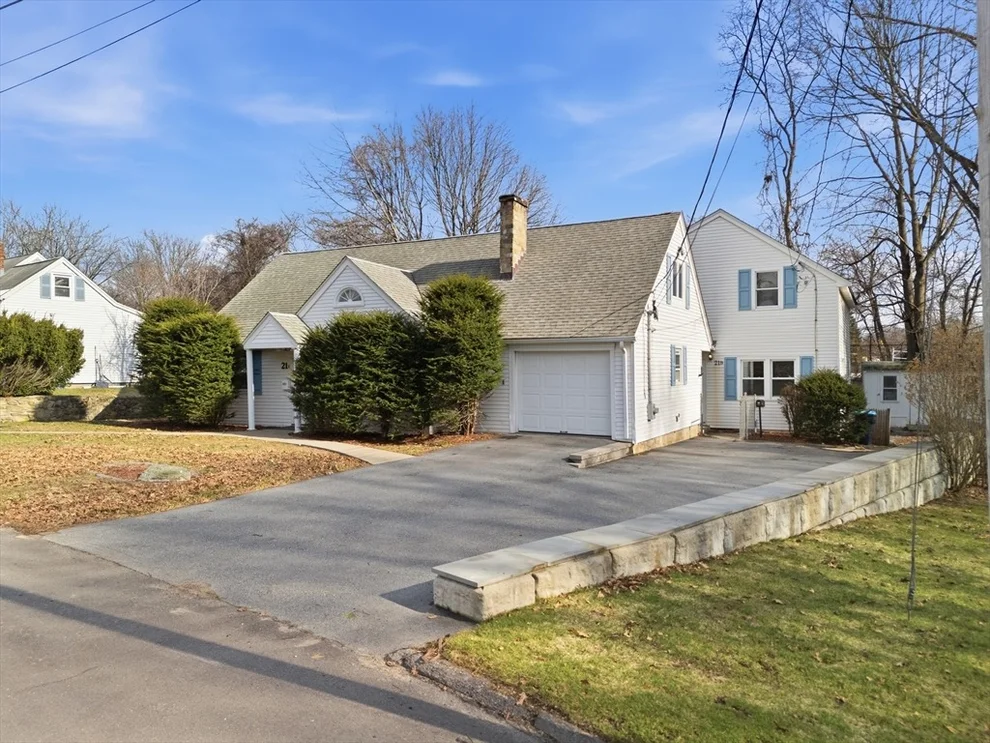 Unit for sale at 21 Janet Cir, Shrewsbury, MA 01545