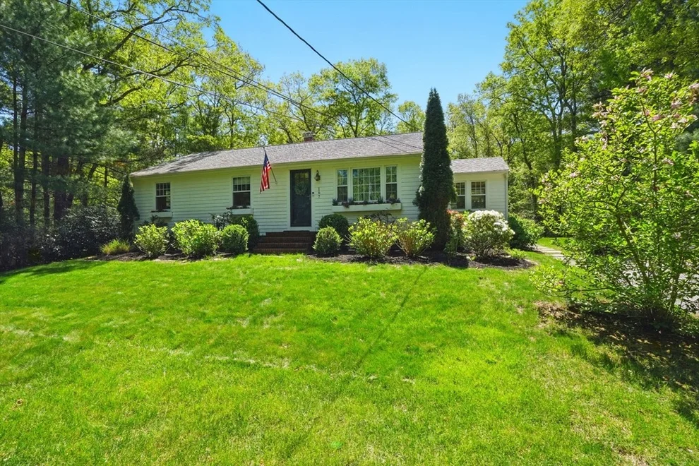 Unit for sale at 167 Cross St, Duxbury, MA 02332