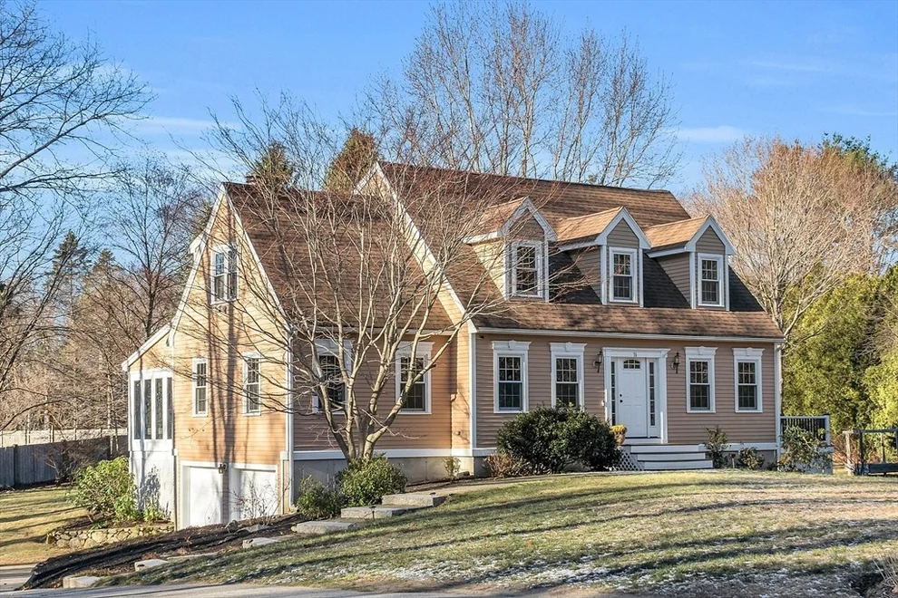 Unit for sale at 16 Hallisey Dr, Newburyport, MA 01950