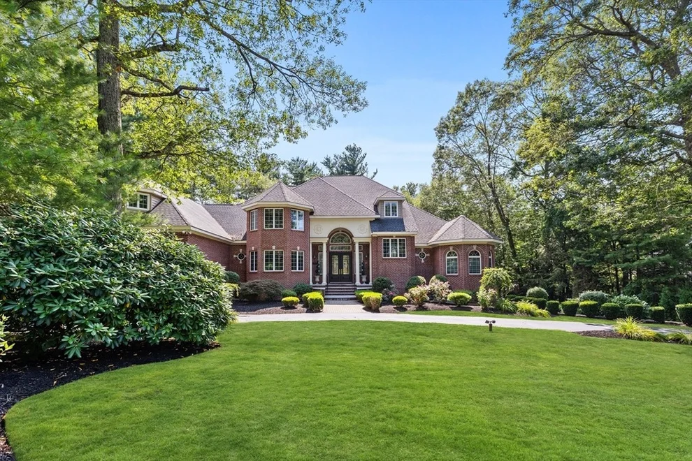 Unit for sale at 37 Grey Lane, Lynnfield, MA 01940