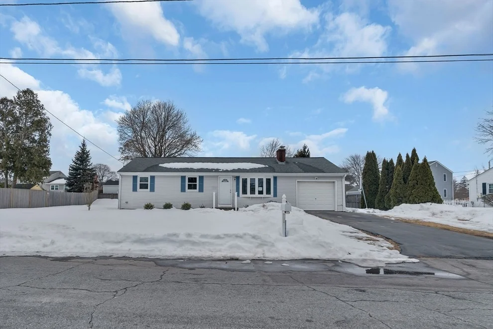 Unit for sale at 11 Hawthorne Dr, Seekonk, MA 02771
