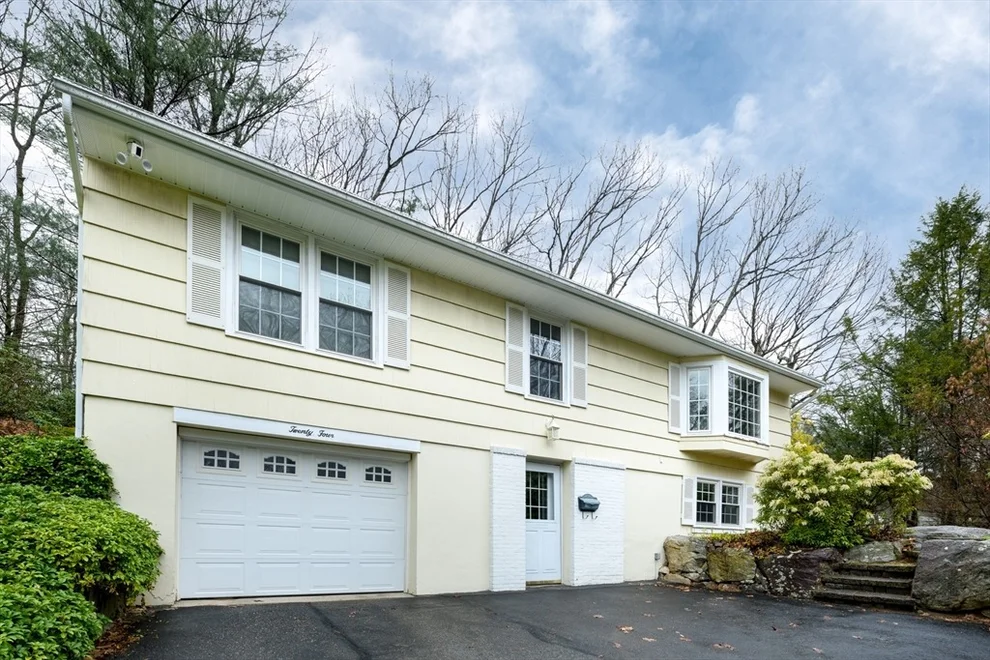 Unit for sale at 24 Centerwood Dr, Holden, MA 01520
