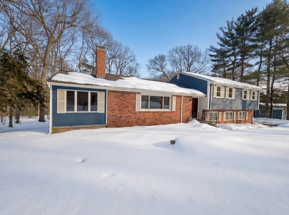Unit for sale at 16 Crest Dr, Dover, MA 02030