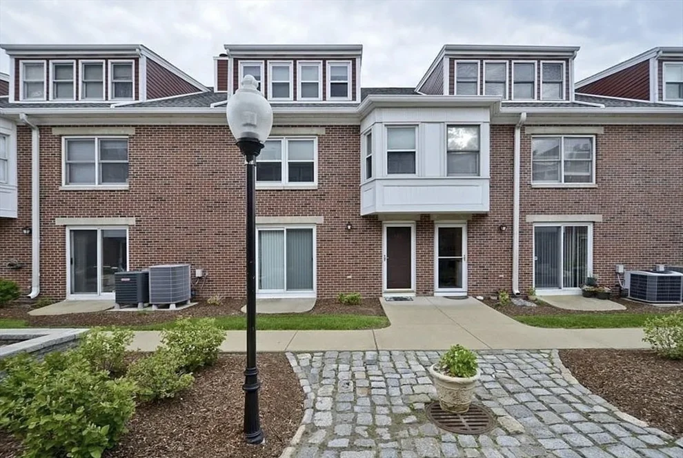 Unit for sale at 142 Quincy Shore Dr, Quincy, MA 02171
