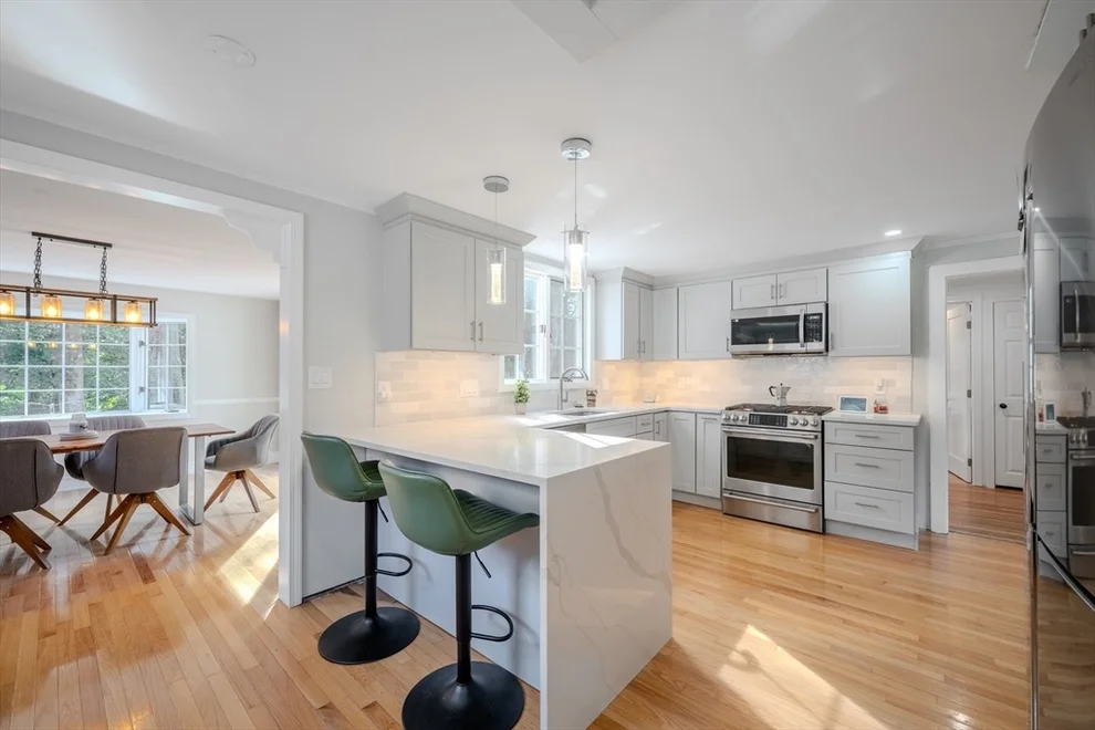 Unit for sale at 4 Hog Hill Rd, Peabody, MA 01960