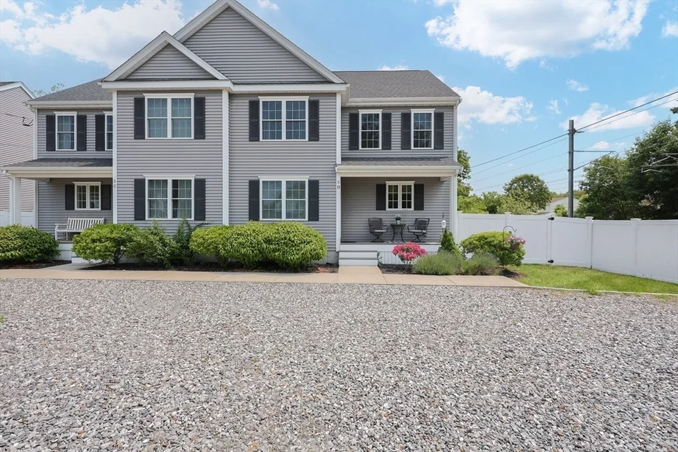 Unit for sale at 5 Mendon Rd, Attleboro, MA 02703