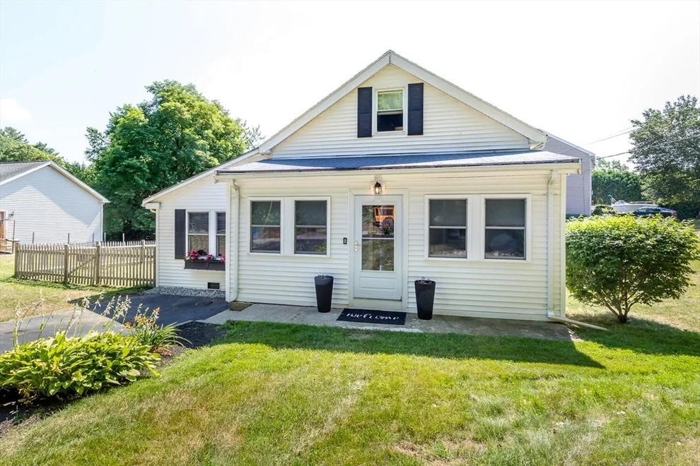 Unit for sale at 65 Cedarwood Rd, Stoughton, MA 02072