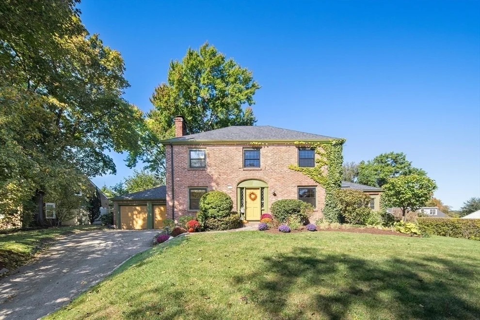Unit for sale at 263 Common St, Belmont, MA 02478