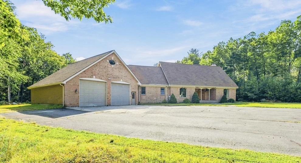 Unit for sale at 155 Woodland Way, Russell, MA 01071