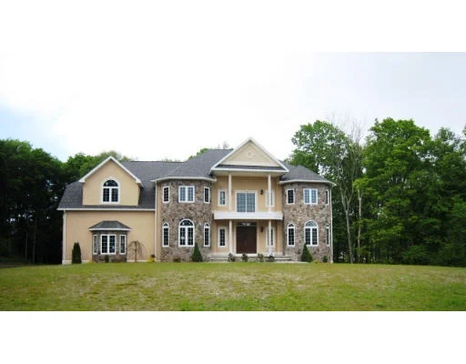 Unit for sale at 2 Bridle Path, Lynnfield, MA 01940