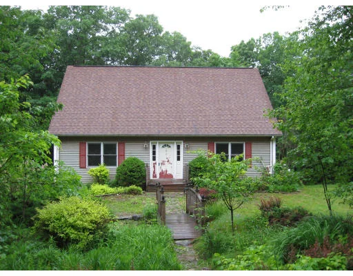 Unit for sale at 5 Big Tree Ln, Holland, MA 01521