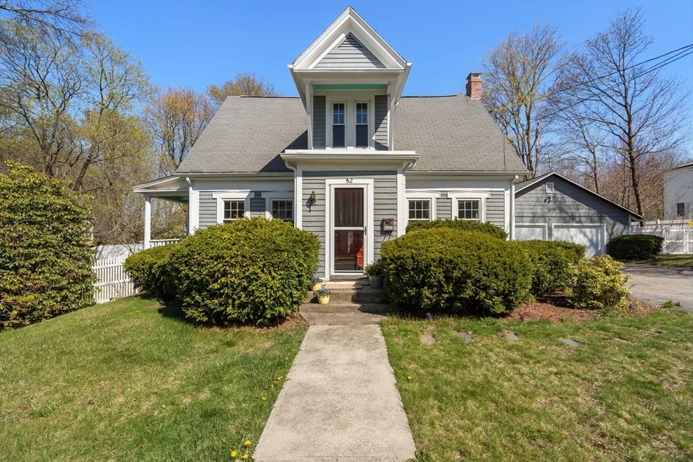 Unit for sale at 52 Pleasant St, Franklin, MA 02038