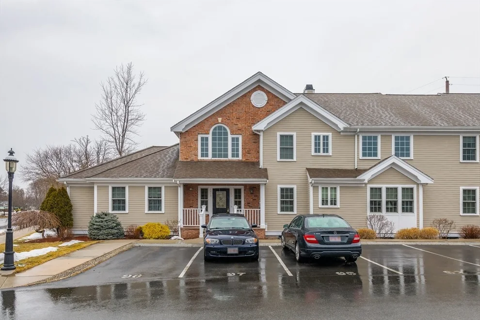 Unit for sale at 410 Salem St, Wakefield, MA 01880