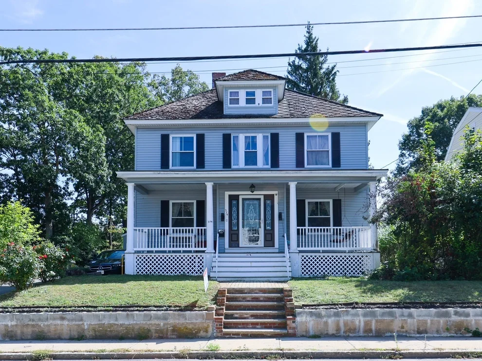 Unit for sale at 374 Pine St, Lowell, MA 01851
