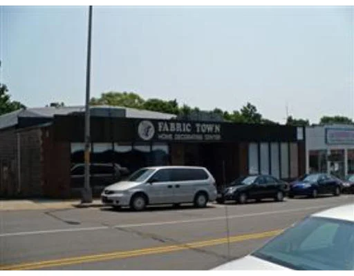 Unit for sale at 545,553 Main St, Reading, MA 01867