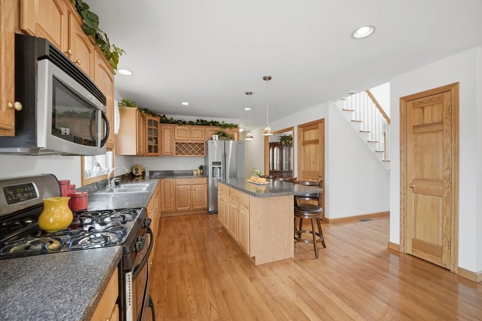 Unit for sale at 138 Vineland Ave, East Longmeadow, MA 01028