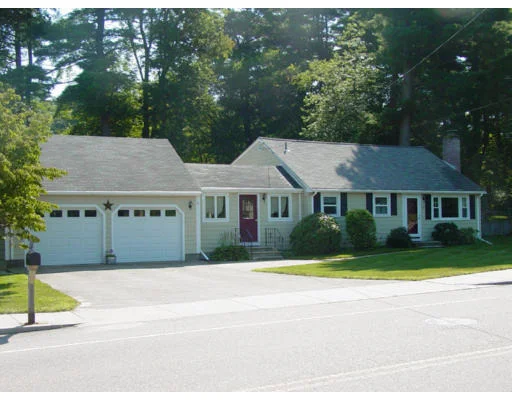 Unit for sale at 585 Pond St, Franklin, MA 02038