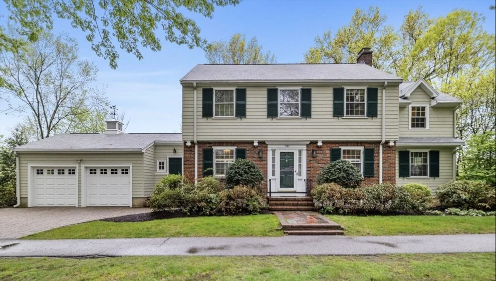Unit for sale at 394 Vfw Parkway, Brookline, MA 02467