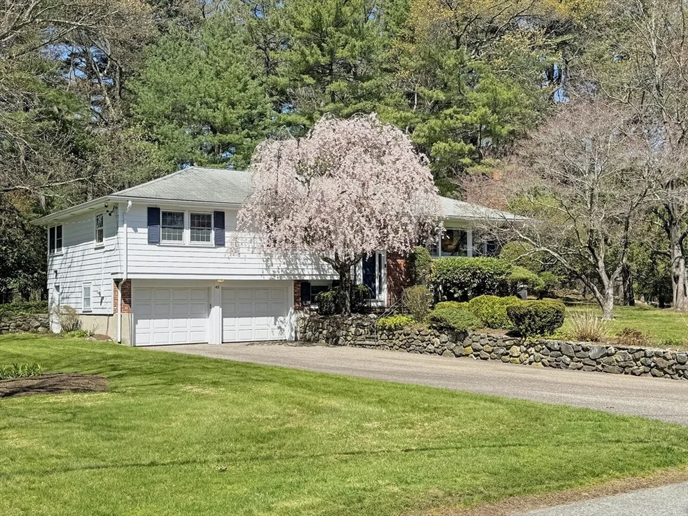Unit for sale at 43 Sherburn Cir, Weston, MA 02493