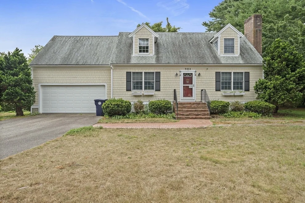 Unit for sale at 982 Point Rd, Marion, MA 02738