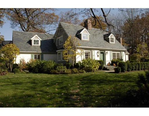 Unit for sale at 10 Cushing Rd, Wellesley, MA 02481