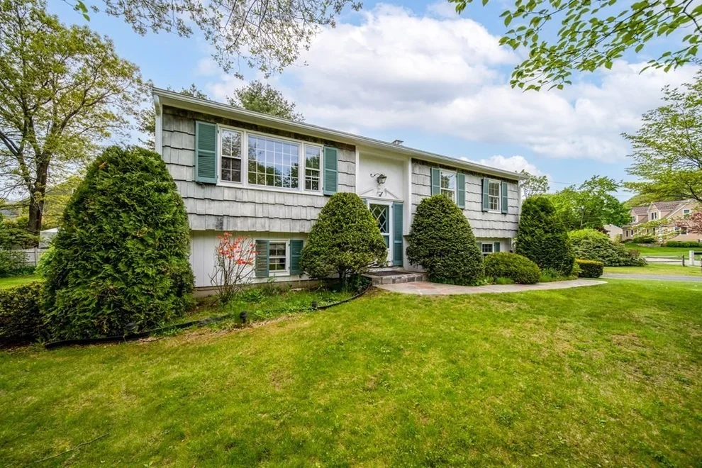 Unit for sale at 8 Storeybrooke, Newburyport, MA 01950