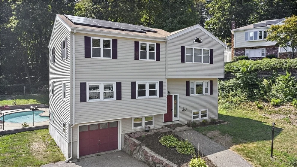 Unit for sale at 2 Florence Cir, Stoneham, MA 02180