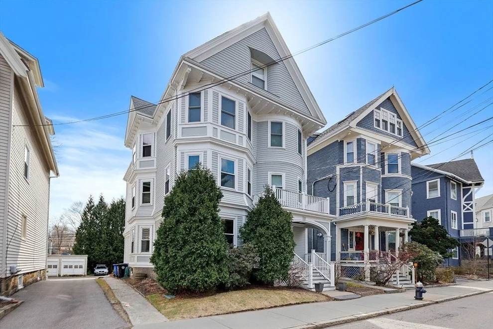 Unit for sale at 122 Davis Ave, Brookline, MA 02445
