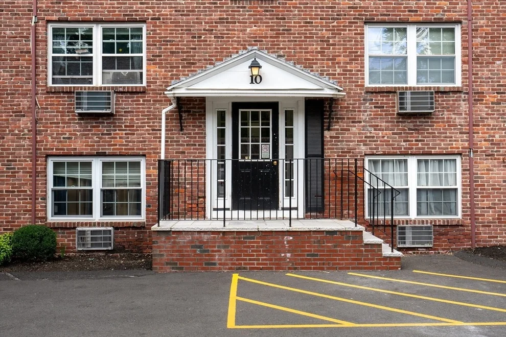 Unit for sale at 10 Colonial Village Dr, Arlington, MA 02474