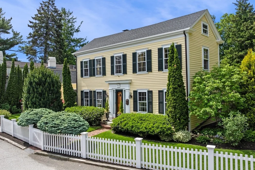 Unit for sale at 27 Waldron Street, Marblehead, MA 01945