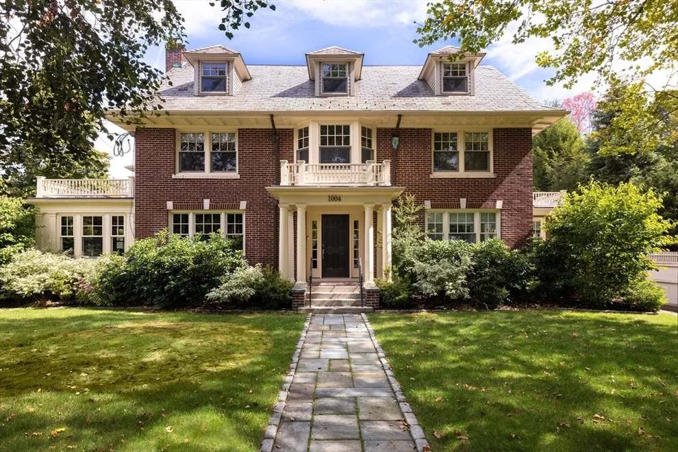 Unit for sale at 1004 Centre St, Newton, MA 02459
