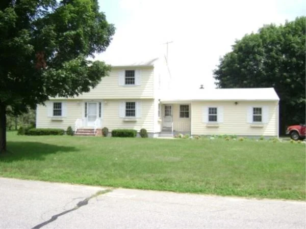 Unit for sale at 4 Marigold Ln, Andover, MA 01810